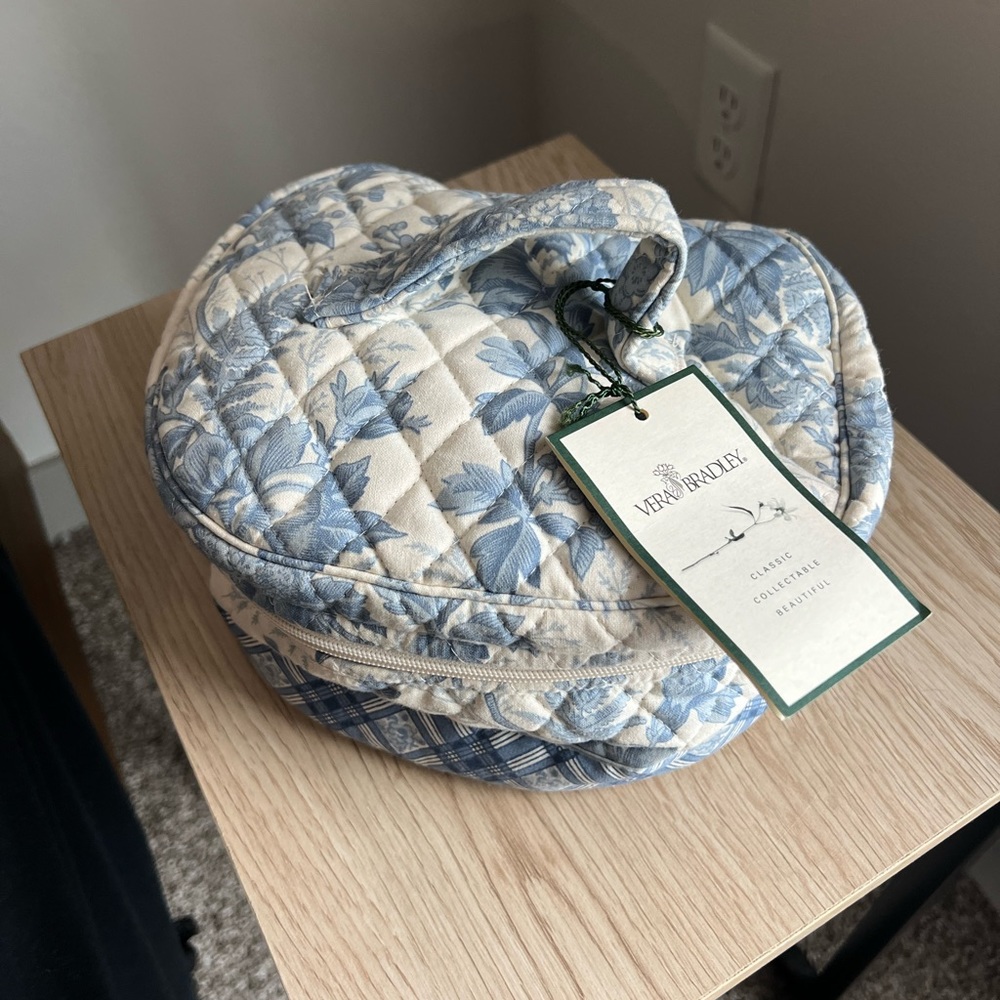 Sold Vera Bradley Round Cosmetic bag - BRAND NEW